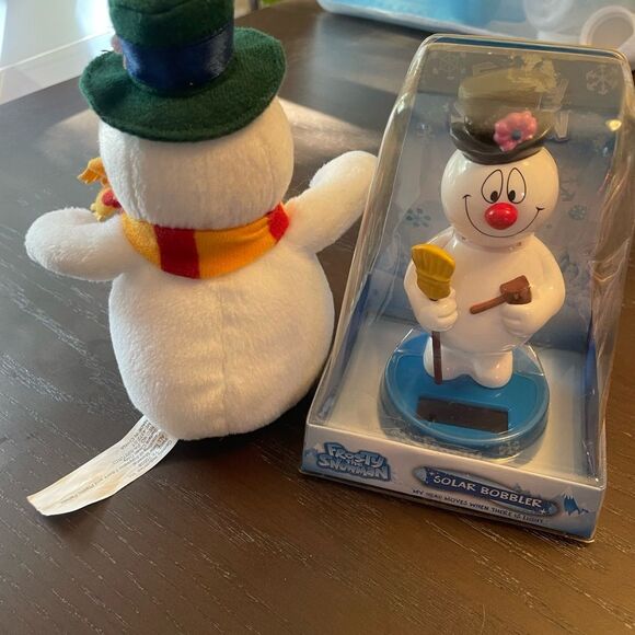 Frosty The Snowman Solar Bobbler and Gemmy 7 inch Plush Snowman - Picture 9 of 12